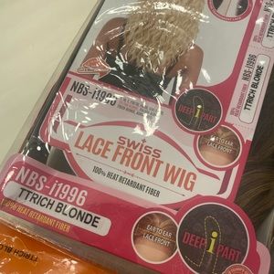 Tru Wig Swiss Lace Front Ombre Wig. TT/Rich Blonde. Medium Wavy Curl Length.